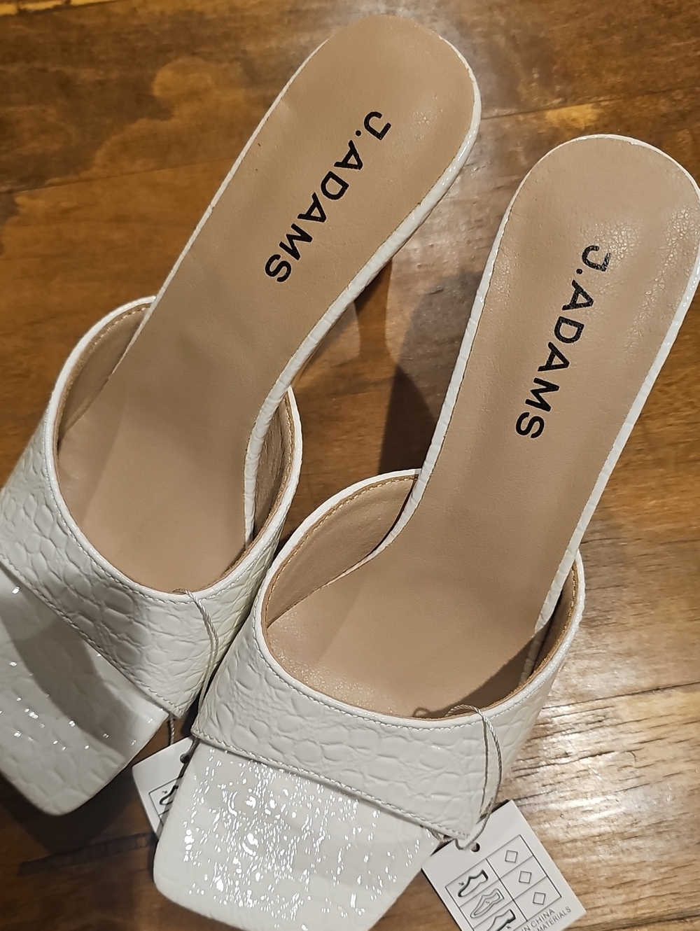 NEW! J. Adams White Croc-Effect Slide Sandals for Women (Size 8)